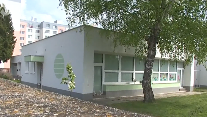 Na snímke materská škôlka, v ktorej deti dopichali použitými striekačkami spolužiakov.