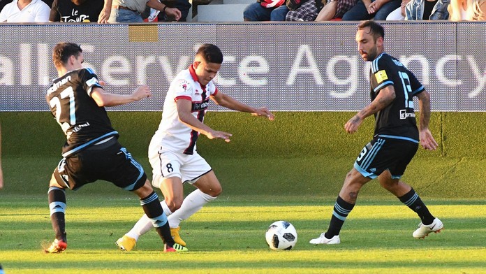 David Holman z Bratislavy (vľavo), Ewerton Palxao Da Silva zo Zlatých Moraviec (uprostred) a Jose Antonio Delgado Villar z Brati