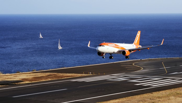 Letecká spoločnosť ruší množstvo spojení. Dotkne sa to tisícok cestujúcich