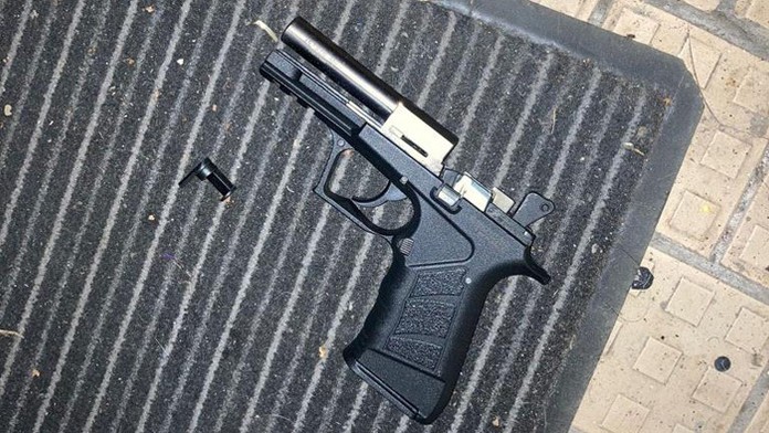 Zbraň, ktorou zaútočil v Bratislave muž na tínedžera.