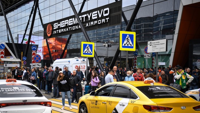 Rusi utekajúci pred mobilizáciou platia za letenky obrovské sumy. Najväčší záujem je o tieto destinácie