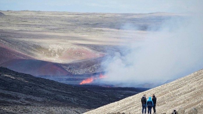 Na Islande ožila sopka. Láva vyráža zo zeme blízko hlavného mesta