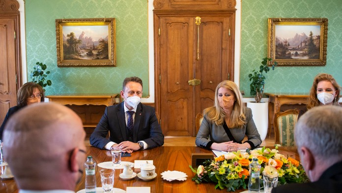 Zuzana Čaputová zorganizovala okrúhly stôl v súvislosti so zdražovaním a jeho nepriaznivými dopadmi na sociálne slabšie skupiny.