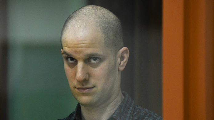 Amerického novinára z Wall Street Journal v Rusku odsúdili za špionáž. Dostal 16 rokov väzenia