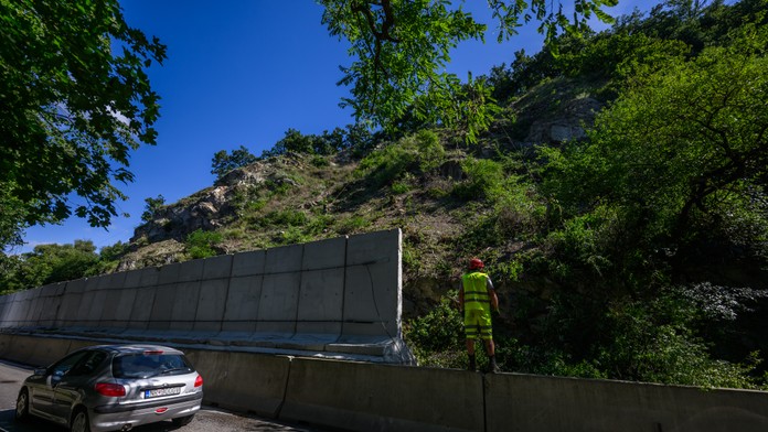 Dopravné obmedzenie v Bratislave: Pre sanáciu brala je úplne uzavretá Devínska cesta