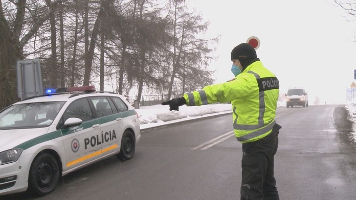 Posilnili kontroly na hraniciach.