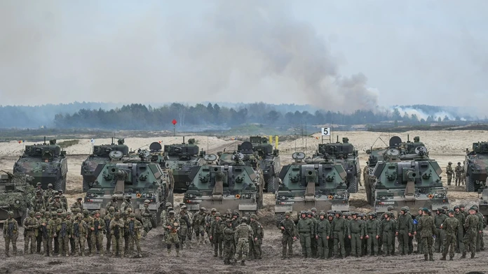 NATO pripravuje gigantické vojenské manévre. Fiktívny nepriateľ bol vytvorený podľa vzoru koalície vedenej Ruskom