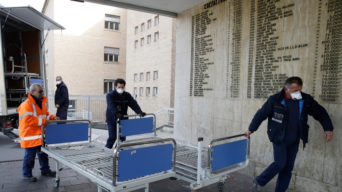 Lorenzo Insigne z Neapola oslavuje gól na pôde Brescie.