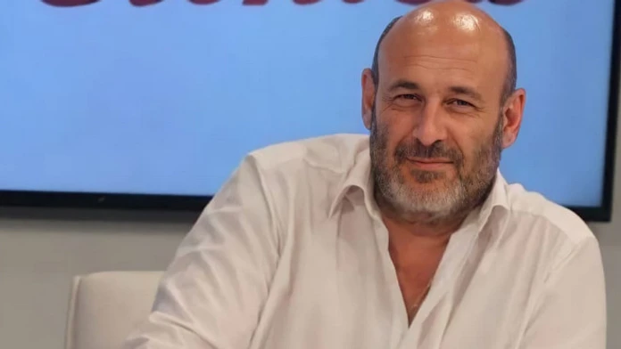 Argentínsky moderátor v štúdiu „tancoval na hrobe“ kráľovnej Alžbety II. Jej nástupcu označil za hlupáka