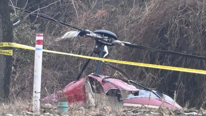 Zrážka vrtuľníkov si vyžiadala jednu obeť. 