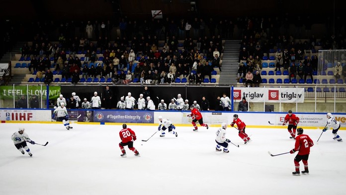 Ročný plat chcel za mesiac. Kanaďan u našich susedov skončil po dvoch zápasoch