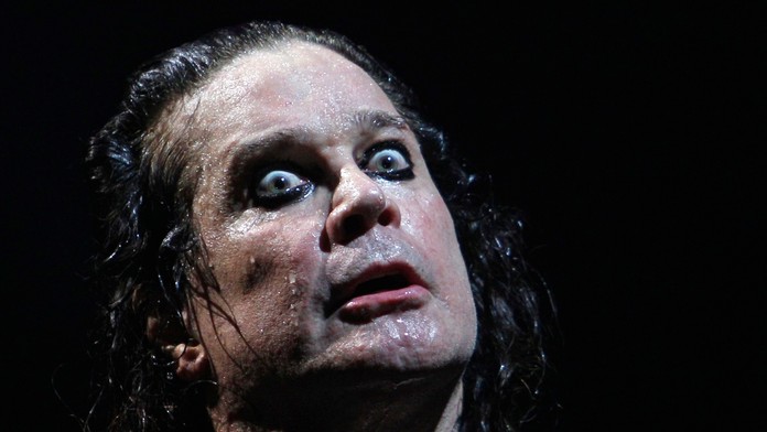Výstredné správanie, boj so závislosťami a nezameniteľná pódiová aura. To bol Ozzy Osbourne