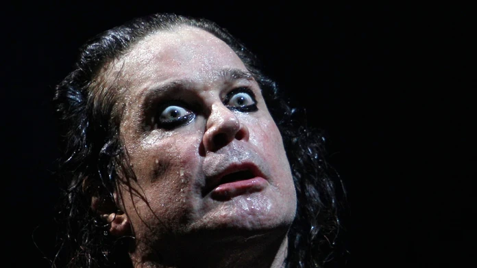 Výstredné správanie, boj so závislosťami a nezameniteľná pódiová aura. To bol Ozzy Osbourne