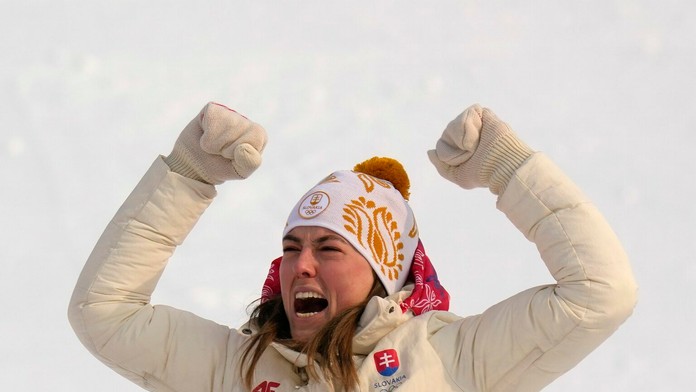 Slovenská lyžiarka Petra Vlhová reaguje po zisku zlata v slalome na ZOH 2022.
