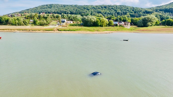 FOTO: Auto skončilo v Domaši, je za tým zrejme banálna chyba