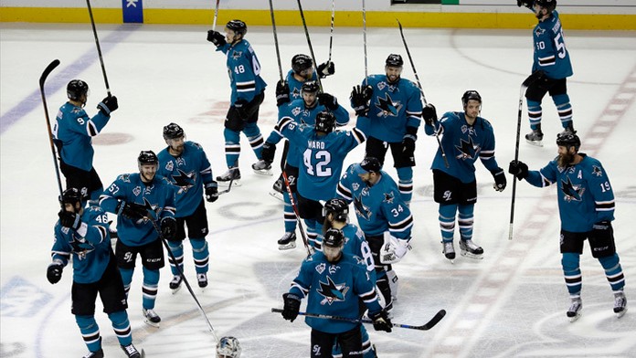 Hokejisti San Jose Sharks vedú vo finále Západnej konferencie play off NHL nad St. Louis Blues 2:1.