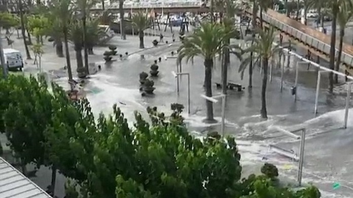 Minitsunami na Malorke a Menorke