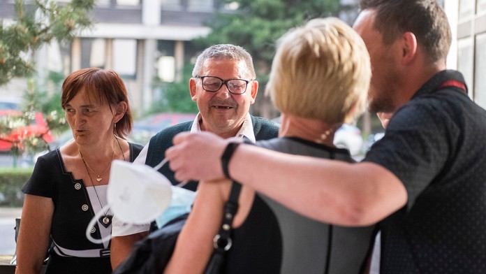 Rodina zavraždených Jána Kuciaka a Martiny Kušnírovej po zasadnutí na Najvyššom súde SR.