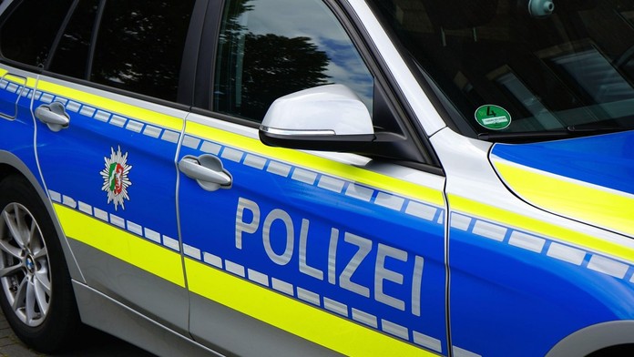 Naháňal ho vrtuľník a 41 policajných áut. Na nemeckej diaľnici sa vodič rútil v protismere obrovskou rýchlosťou