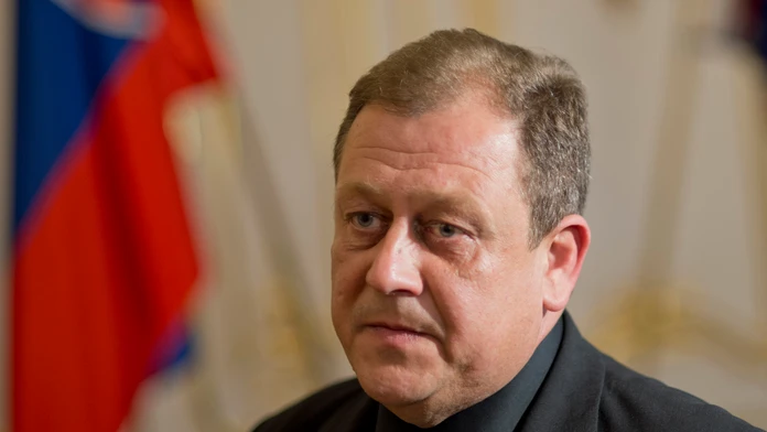 Oskar Fegyveres.