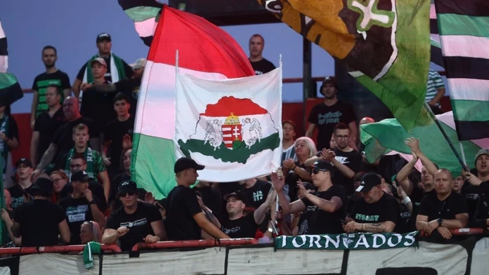 Fanúšikovia maďarského klubu sa postarali o škandál v Európskej lige. Reakcia súpera prišla okamžite