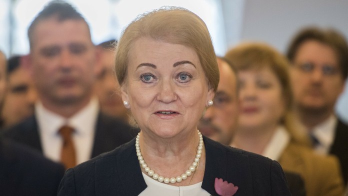 Simča a Roxy prišli pozrieť Alexa s Maxom.