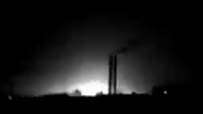 VIDEO: Na dvoch vojenských letiskách v Rusku vraj došlo k výbuchom. Úrady stále mlčia