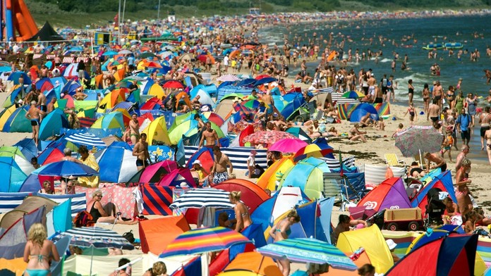 Prehýbajú sa pod ťarchou svojej popularity. Tieto európske dovolenkové destinácie sú najviac preplnené