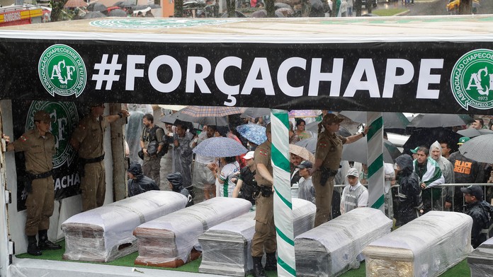 Rakvy s pozostatkami hráčov Chapecoense.