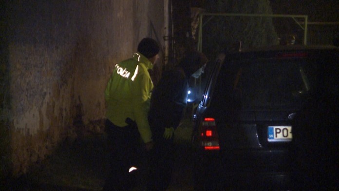 Autom skončil v dvore rodinného domu