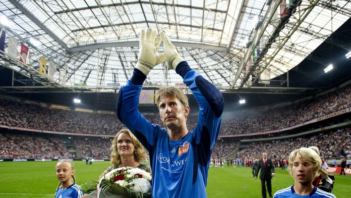 Edwin Van Der Sar ukončil kariéru v roku 2011