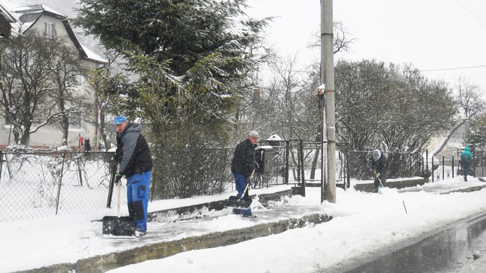 Slovensko sa počas víkendu musí pripraviť na sneženie. Tu môže spadnúť až 20 centimetrov