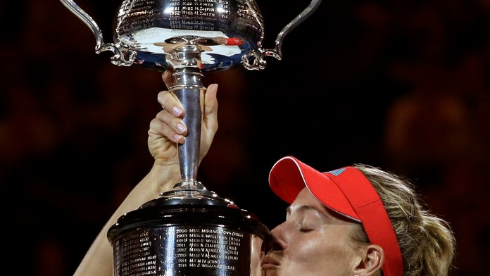  Kerberová víťazkou ženskej dvojhry, zdolala Serenu Williamsovú.