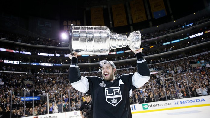 Kariéru v NHL spojil s jediným klubom. Hviezdny Anže Kopitar oznámil zásadné rozhodnutie