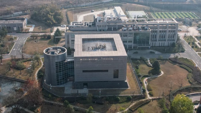 Nemecká vláda mala roky tajiť správu tajnej služby o pôvode covidu. Angela Merkelová to odmieta