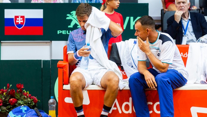 Tréner Dukly Ján Pardavý v zápase na ľade Detvy.