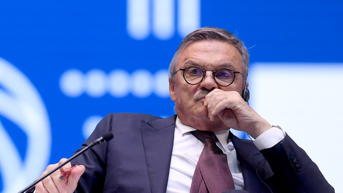 Bývalý šéf IIHF René Fasel v súčasnosti žije v Rusku. Prikláňa sa k návratu „Zbornej“ na OH