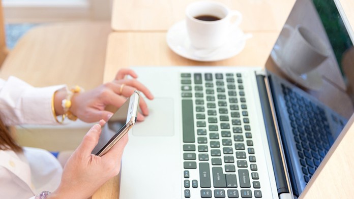 Polícia upozorňuje na falošné SMS, podvodníci ich posielajú v mene bánk