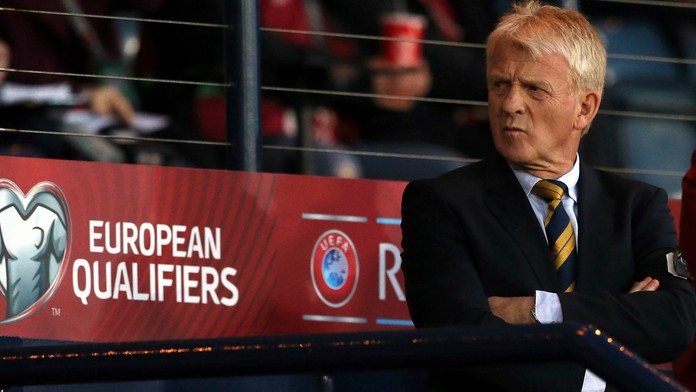 Kendall Jenner (vľavo) a Kourtney Kardashian (vpravo)