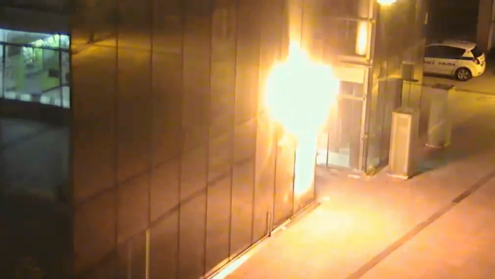 Celosklenená budova Millenium