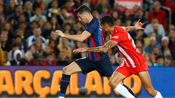 Piqueho éra mala víťaznú bodku, záver v Getafe sprevádzali až tri vylúčenia