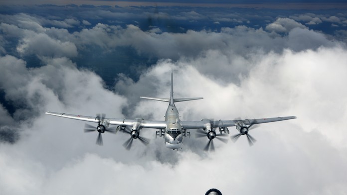 Krátko na to, čo japonský premiér odletel na Ukrajinu, sa okolo jeho krajiny začali preháňať ruské bombardéry