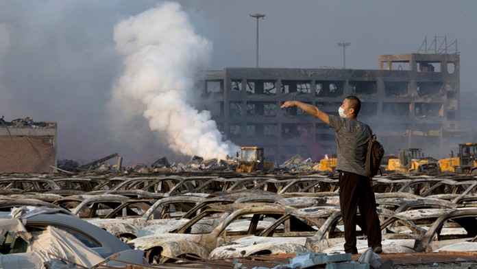 Približne 32 hodín po dvoch mohutných výbuchoch našli živého človeka.