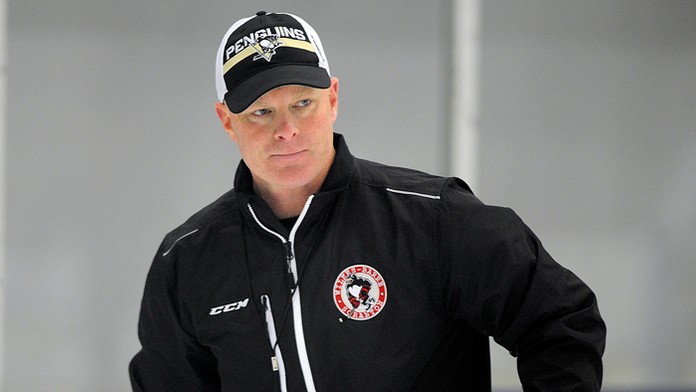 Najmladší tréner v NHL John Hynes na archívnej snímke.