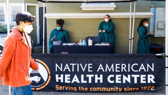 Vakcinačné centrum v Oaklande v americkom štáte Kalifornia.