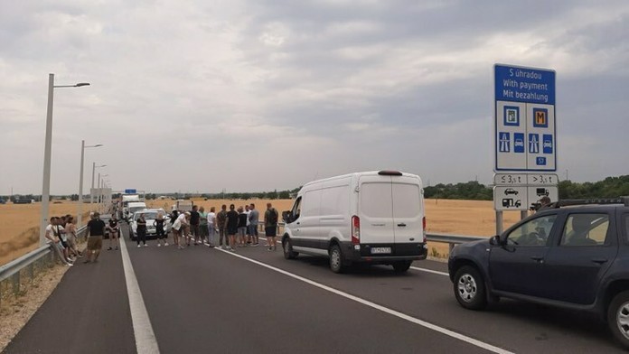 Protesty na hraniciach.