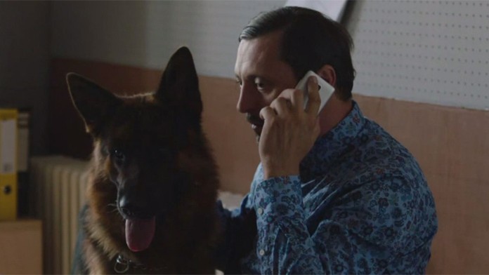 Po mužovi ostalo len vedro s farbou.