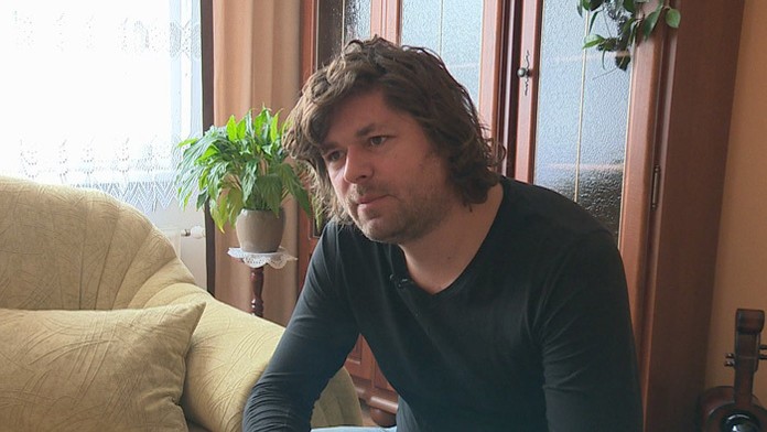 Peter Sagan s trofejou pre víťaza pretekov Paríž Roubaix.