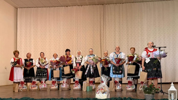 FOTO: Seniorky na východe bojovali o titul naj babičky roka. Pred divákmi spievali, recitovali aj hrali