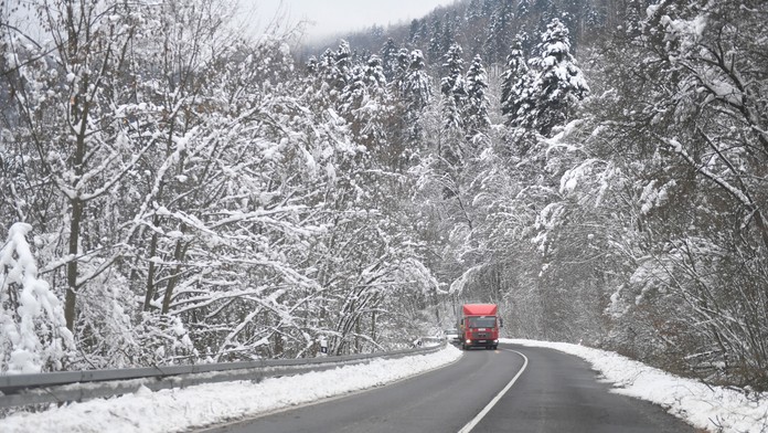 Meteorológovia varujú, Slovensko v utorok potrápi sneh aj silný vietor